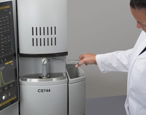 Analizador de Carbono y Azufre series CS744, vista 3